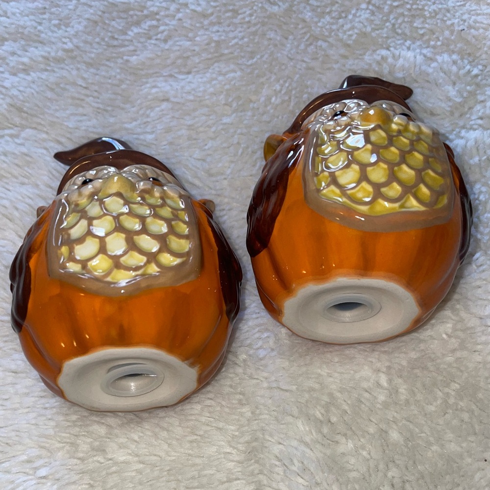 Cracker Barrel Stoneware Owl Salt and Pepper Shaker Set - Picture 4 of 7